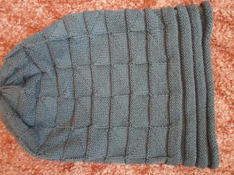 Šedá přepadlá čepice houmleska, 128