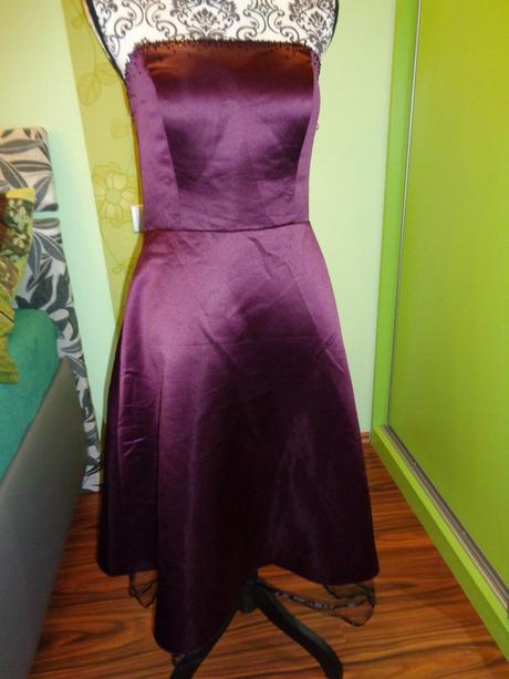 Nádherné tmavě vínové šaty, 42
