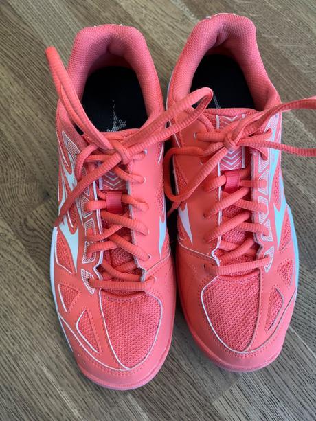 Sálovky, tenisky vel. 38,5, mizuno,39