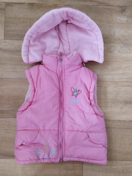 Teplá růžová vesta s kapucí, 110