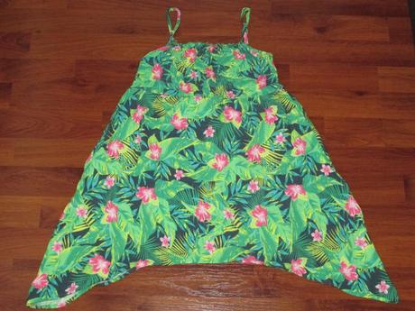 Květinové šaty, 128