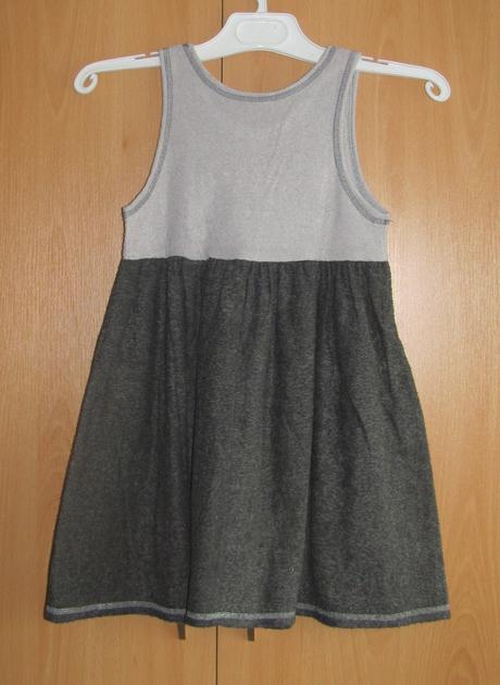 Šedé zimní šaty, 128