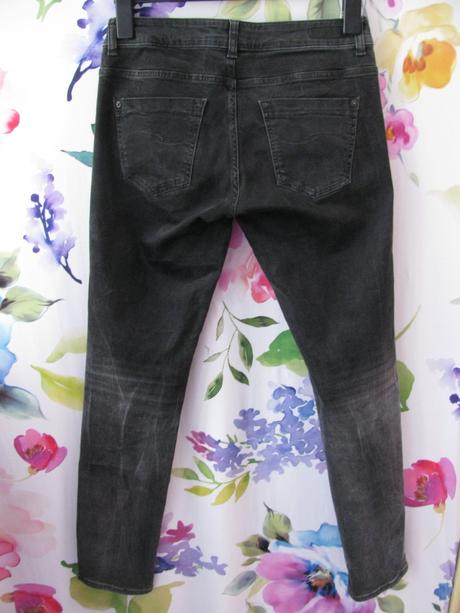 Černé elastické přiléhavé džíny ,slim, krátký sed, quiksilver,36