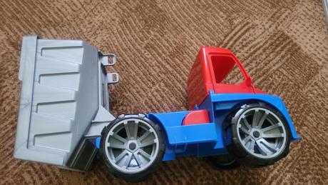 Hrací volant a auto se sklápěcí korbou, 