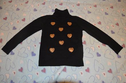 Černý svetr, svetřík, rolák s flitrovými srdíčky, benetton,128