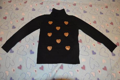 Černý svetr, svetřík, rolák s flitrovými srdíčky, benetton,128