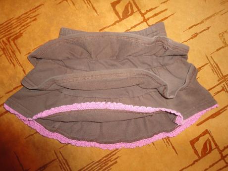 Hnědá sukýnka, 86