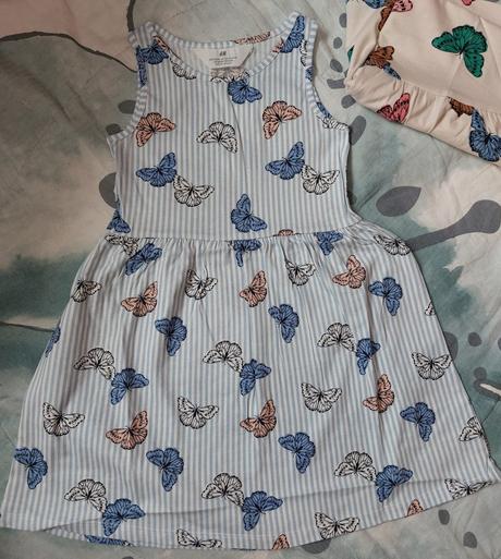 2x šaty motýlci, h&m,110