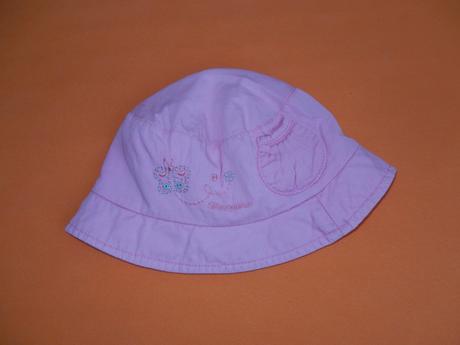 Růžový klobouk, 86