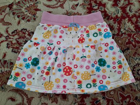 Veselá dívčí sukně, 98