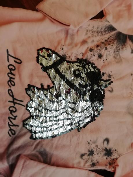 Krásná mikinka,nátělník parádní málo nošen cca 5-6, 104