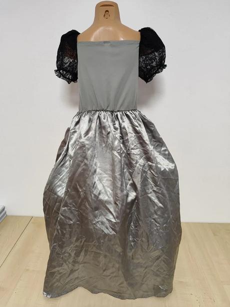 Kněžna, mrtvá panenka,