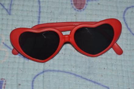 Červené sluneční brýle, sdíčkové, 1-3 roky, tesco, 