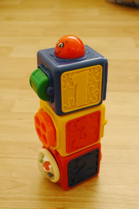 Fisher price 3 kostky chrastici - prvni hracky,