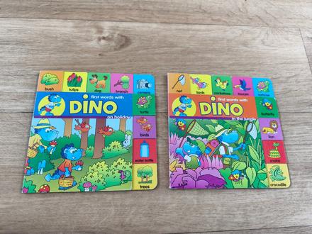 Knihy first words with dino,