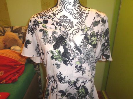Krásné květované šaty, river island,44