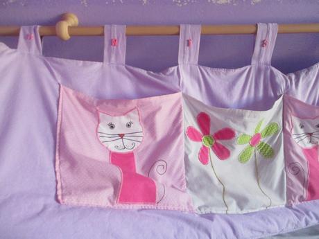 Šitý oboustranný kapsář k posteli + 2 polštářky, šířka (cm): 50,délka (cm): 190