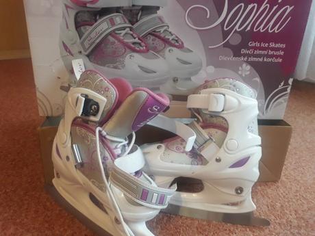 Dívčí zimní brusle, 30