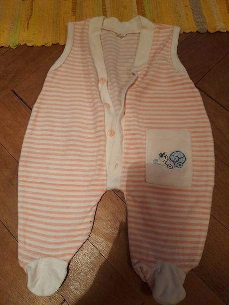 Malé růžové dupačky na holčičku šnek, 56