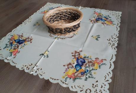 Nový velikonoční ubrus 85x85 cm s košíkem, 