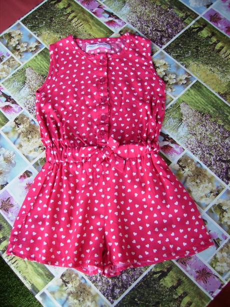 Overal holčičí se srdíčky, minoti,98