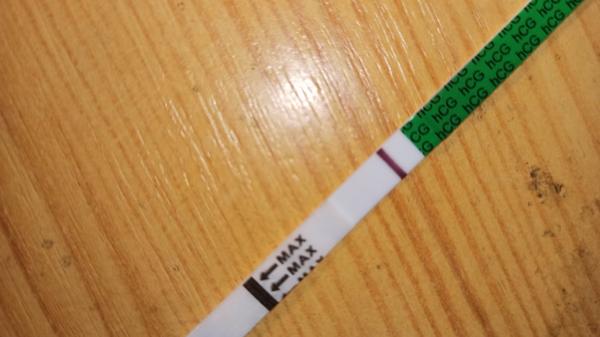 Holky, vidíte na těhotenském testu ducha?