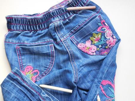 Kytkaté džíny, next,104