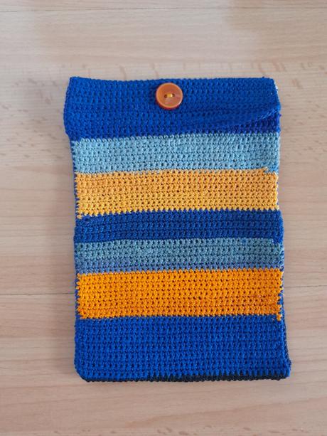 Ručně háčkované pouzdro/kabelka,