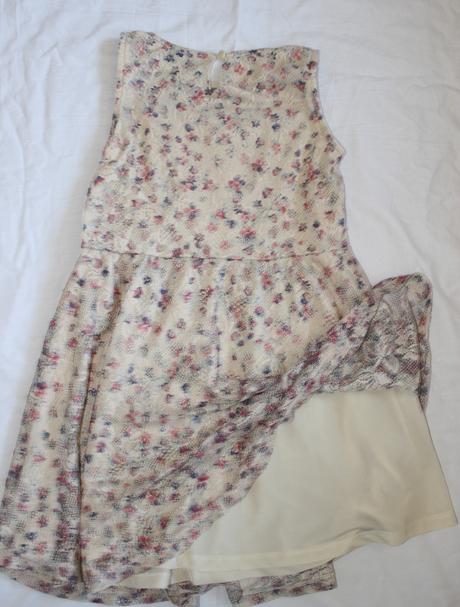 Ho27. nádherné krajkové šaty 8-9 let, 134