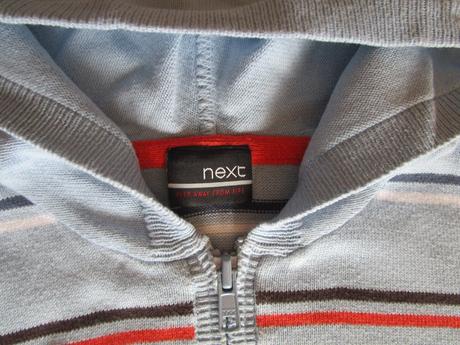 Pěkný bavl. svetřík bez rukávů, s kapucí, vel. 116, next,116