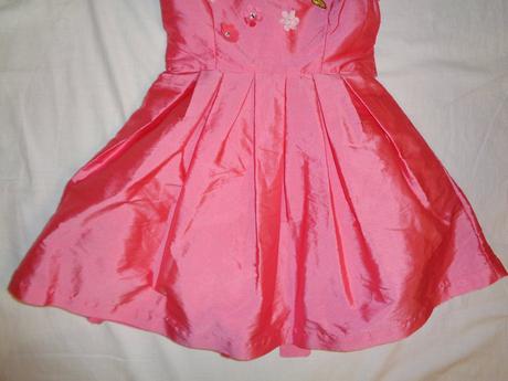 Luxusní lesklé sytě růžové šaty včelka mája, 98