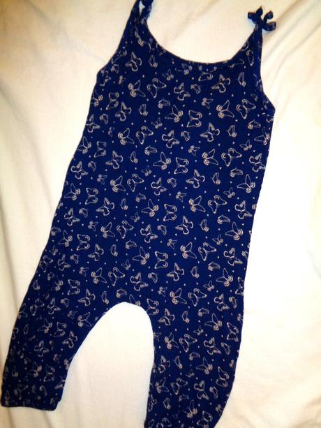 Modrý motýlkový letní overal, 86