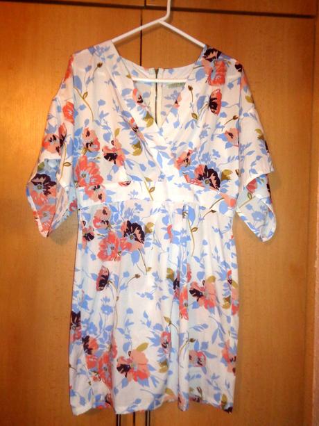 Krásné vzdušné květované šaty, 44