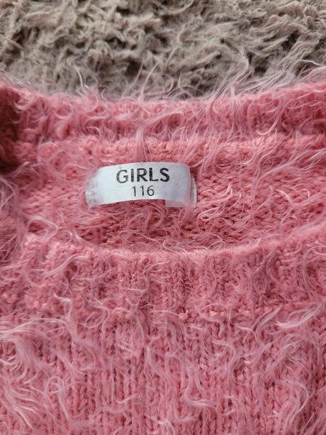 Chlupatý svetr vel. 116, lupilu,116