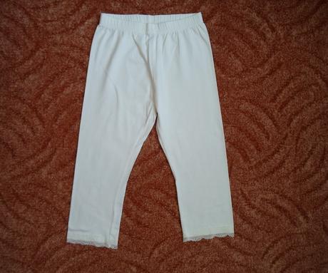 Bílé 3/4 legíny s krajkou, 152