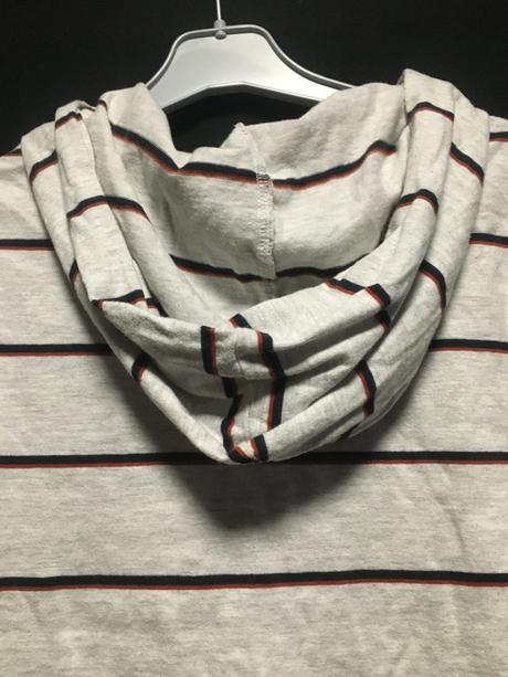 Vel. 140 šedé triko s kapucí, 140