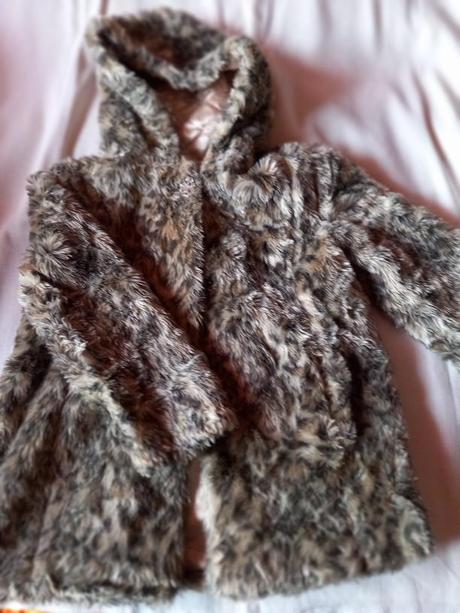 Op 6. společenský kožíšek, 8 let, river island,134