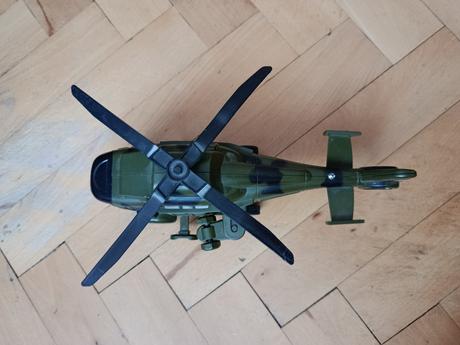 Vojenský vrtulník army,