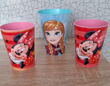 Kelímky na pití frouzen a minie, 