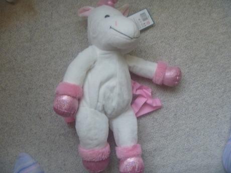 Nový plyšový batoh jednorožec,