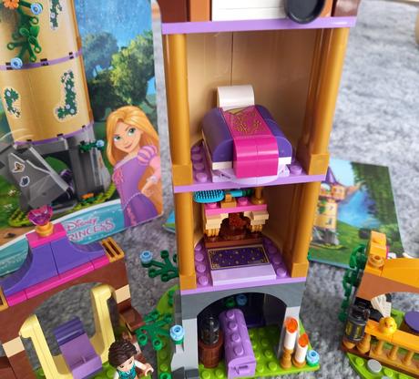 Lego disney princess 43187 - rapunzel's tower.,