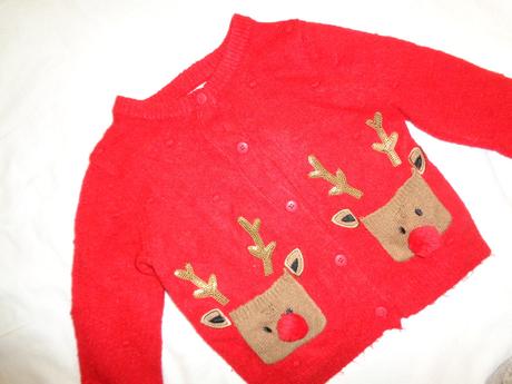Červený vánoční svetr se sobíky, 104