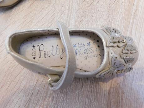 Dívčí baleríny s motýlky, 23