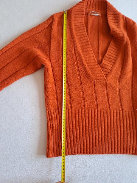 Svetr s výstřihem, vel.m, m