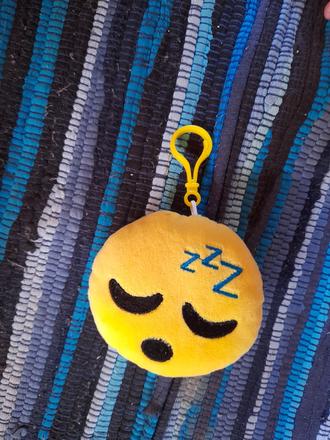 Plyšák přívěšek spící smajlík,