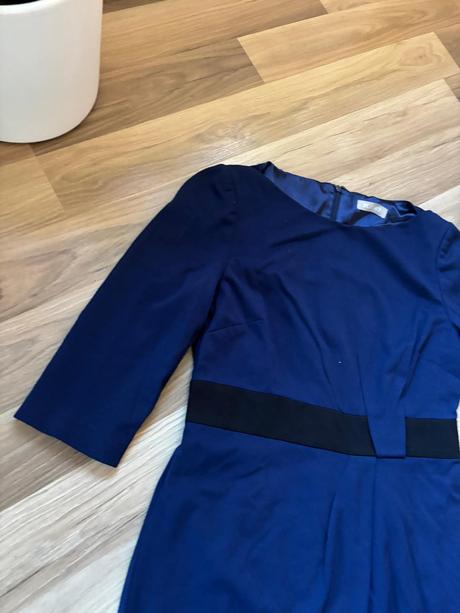 Podzimní pouzdrové šaty, 36