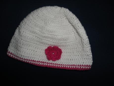 Krásná hačkovaná čepička, obvod 39-42cm, 86