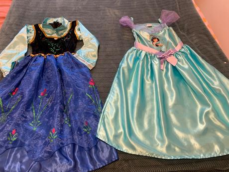 Karnevalové šaty122/128, 2 ks, 