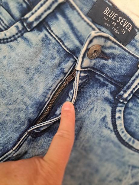 Džínové kraťasy, 158