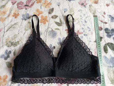 Černá krajková braletka na zapínání, c&a,m